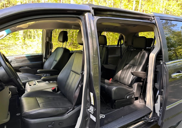 Chrysler Town &amp; Country cena 66000 przebieg: 243931, rok produkcji 2015 z Ostróda małe 137